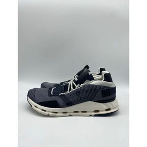 • Men’s On Cloud “Nova” shoes
